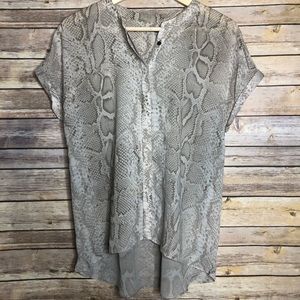 Tahari Gray Snakeskin Top Shortsleeved M